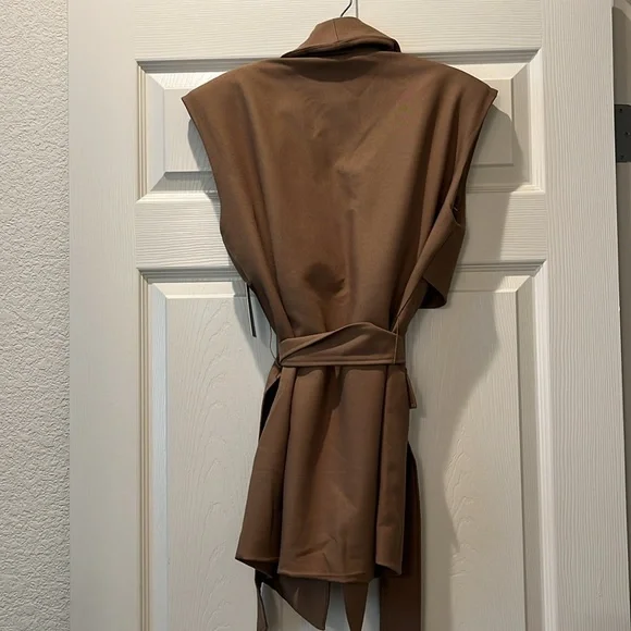 Tan brown vest - Picture 9 of 10